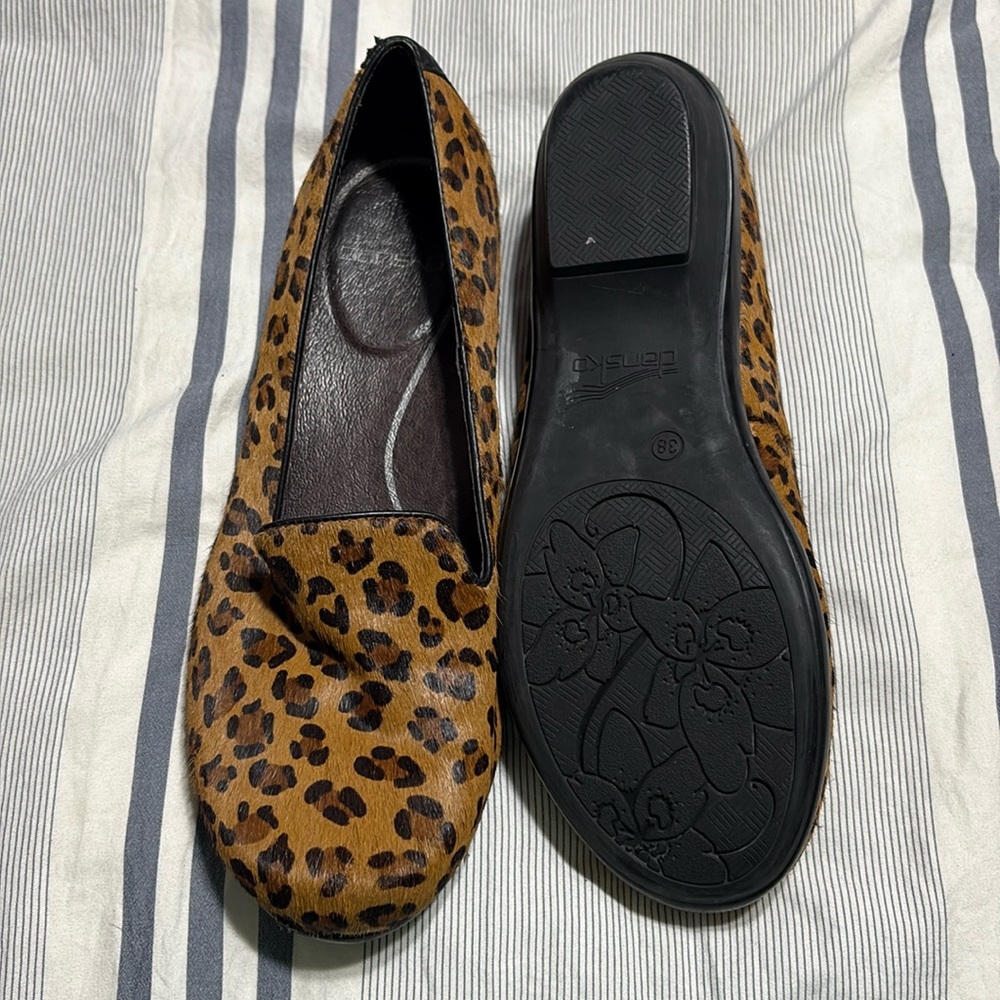 Dankso cheetah print work clogs. Size 38. Gently used in good condition.